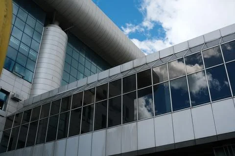Modern architecture highlights reflections in a bright urban setting 스톡 사진