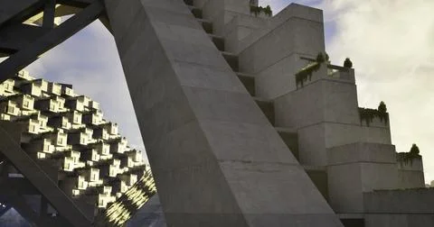 Modern architecture showcasing geometric design in urban setting during dayti 库存插图