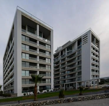 Modern architecture in a tranquil setting with striking minimalist design a.. 写真素材
