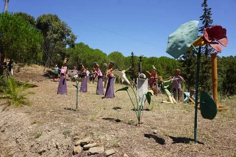 Modern art sculpure with figures Foto stock