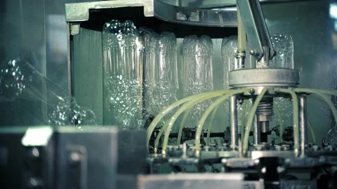 Modern automatic system for filling and filtering drinking water Vidéo 149603294