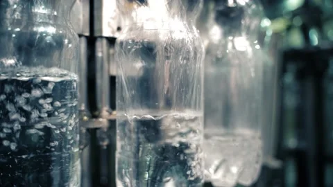 Modern automatic system for filling and filtering drinking water Vidéo 149603510