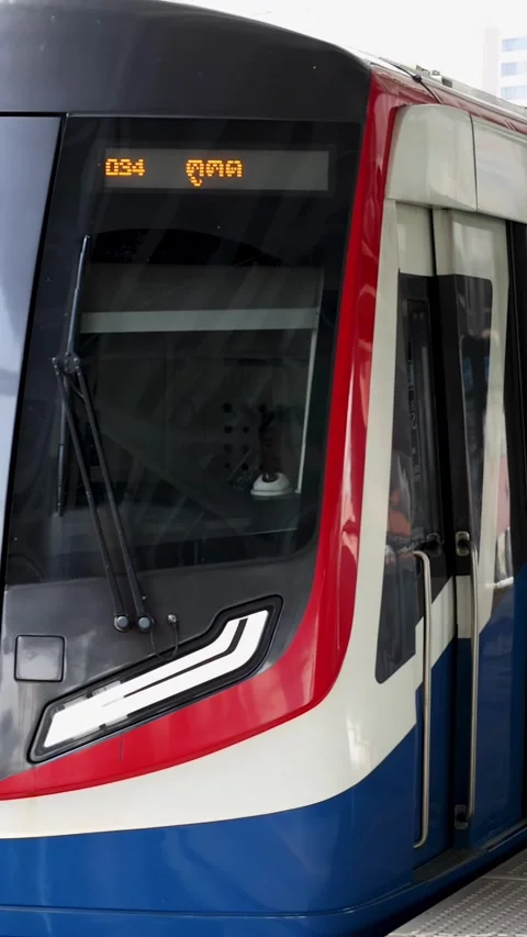 Modern Bangkok Skytrain Arriving At Elevated Urban Station Stock Footage 324029667