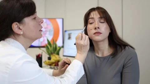 Modern beauty standards consultation Vidéo 335714596
