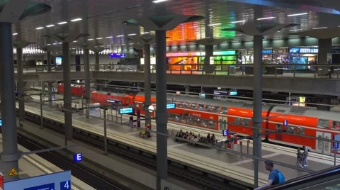 Modern Berlin Central Station Vídeos de archivo 67448728
