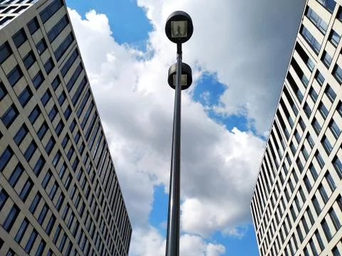 Modern building, bottom view. multi-storey office building, skyscraper. glass Foto stock