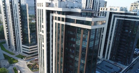 A modern building, a building with panoramic windows, a modern high-rise Видео 92802802