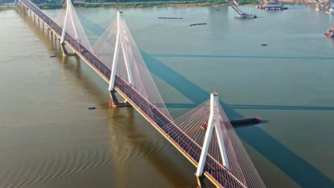 Modern cable-stayed bridge on dongting lake,yueyang,China 스톡 동영상 325337142