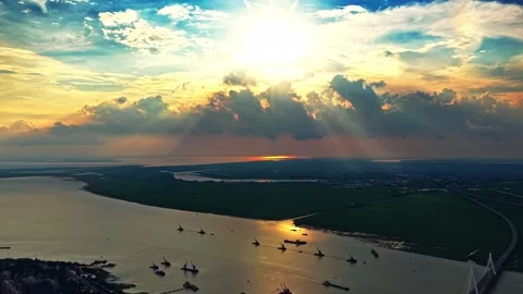 Modern cable-stayed bridge on dongting lake,yueyang,China 스톡 동영상 325337389