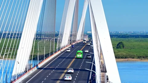 Modern cable-stayed bridge on dongting lake,yueyang,China 動画素材 325343012