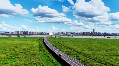 Modern cable-stayed bridge on dongting lake,yueyang,China 스톡 동영상 325344352