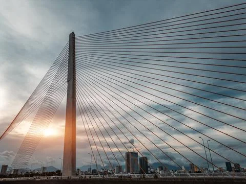 Modern cable-stayed bridge over Han River in Da Nang, Contemporary urban span Foto stock
