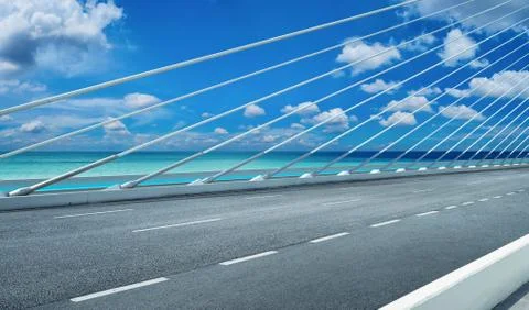 Modern cable-stayed bridge speedway with seascape .Side angle view . Morning  Foto stock