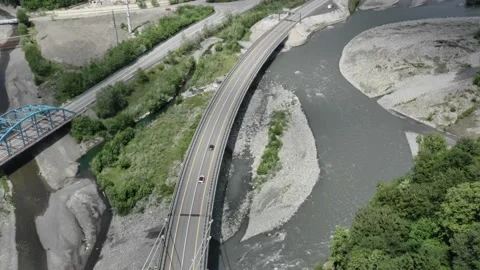 Modern cable-stayed road bridge Sochi Russia. cars traffic among high mountains Vidéo 144490490