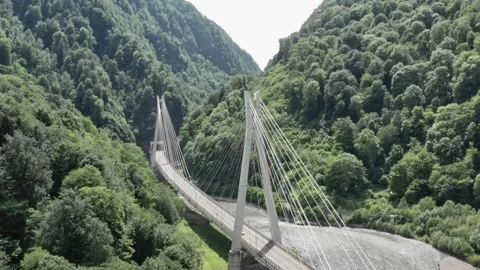 Modern cable-stayed road bridge Sochi Russia. cars traffic among high mountains Vidéo 144490529