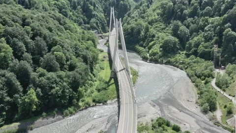 Modern cable-stayed road bridge Sochi Russia. cars traffic among high mountains Vidéo 144490611