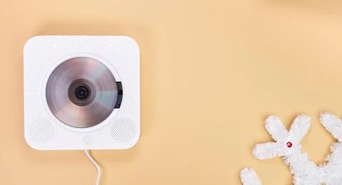 Modern CD Player on Tan Background with Stuffed Animal for Children s Room Decor Foto stock