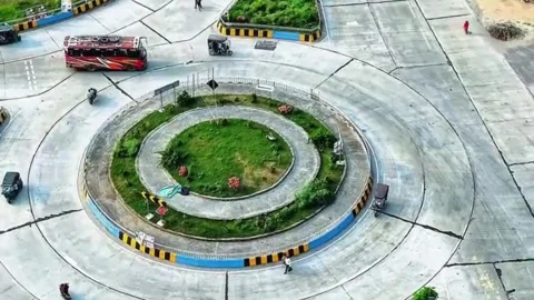 Modern City Roundabout Traffic Stock Footage 337761901