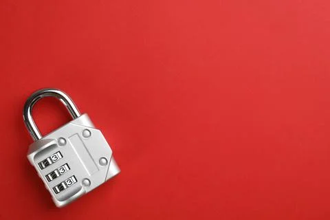 Modern combination lock on red background, top view. Space for text Stockfoto's