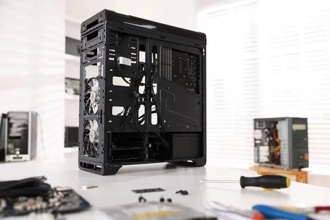 Modern computer system unit and other components on white table indoors Foto stock