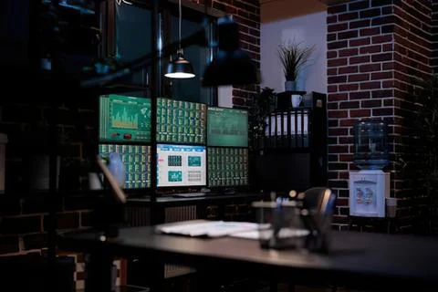 Modern computer workstation with multiple monitors Stock-Fotos
