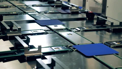 Modern conveyor is distributing solar cells Vídeo Stock 166903298