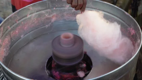 Modern Cotton Candy Machine Spinning Process 스톡 동영상 326350902
