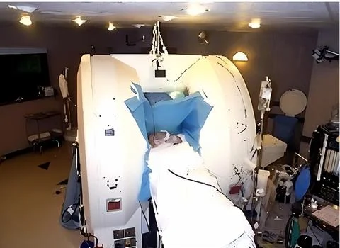 Modern CT Scanner in Action: Advanced Medical Imaging Technology in a Hospi.. Stock-Fotos
