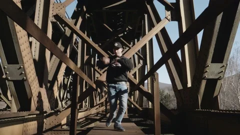 Modern dance on a railway bridge 库存影片 145581286