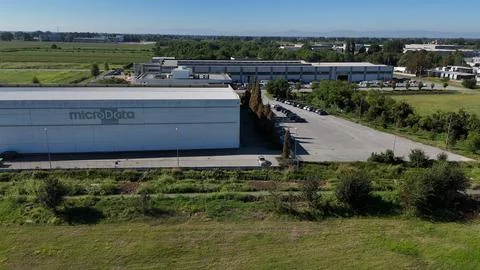 Modern Data Center Facility in Lombardy Italy Offering Advanced Cloud Stora.. Stockfoto's