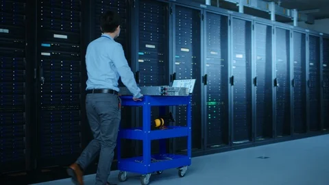 In the Modern Data Center: IT Engineer Doing Maintenance and Diagnostics 動画素材 101688444