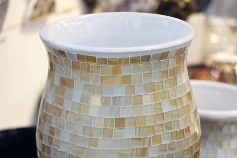 Modern designed arabic middle eastern colorful clay pottery displays in tur.. Foto stock