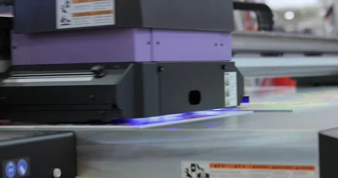 Modern Digital Large format UV printer. Printing production technologies. 库存影片 330772211