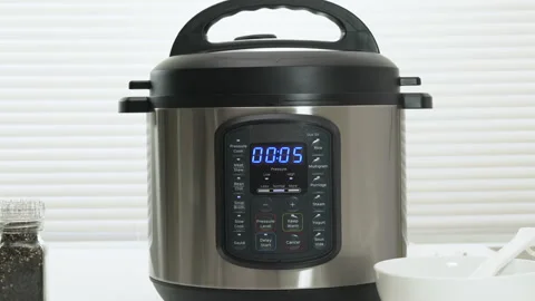 Modern electric multi cooker close up on kitchen table.  5 minutes cooking time  Video stock 131236907