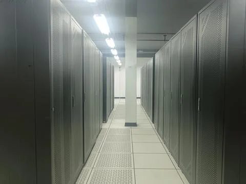 Modern enterprise data center featuring rows of black server racks Foto stock
