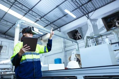 Modern Factory Innovation Technology in Industry, Technician using VR Virtu.. Stock-Fotos