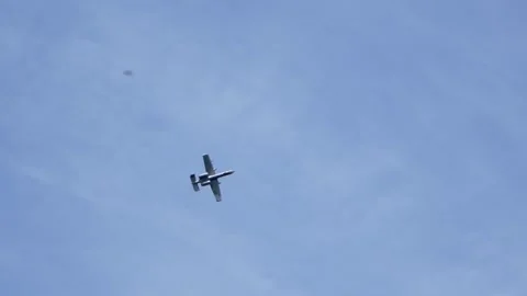 Modern fighter jet an a10 Thunderbolt  air force attack plane in flight, slow 库存影片 246651031