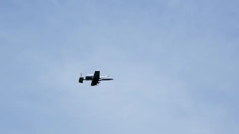 Modern fighter jet an a10 Thunderbolt air force attack plane in flight, slow  库存影片 246651040