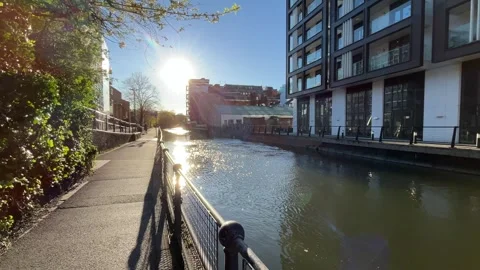 Modern flats facing the river on the sunset in the UK - Gimbal shot Stock-Footage 332557996