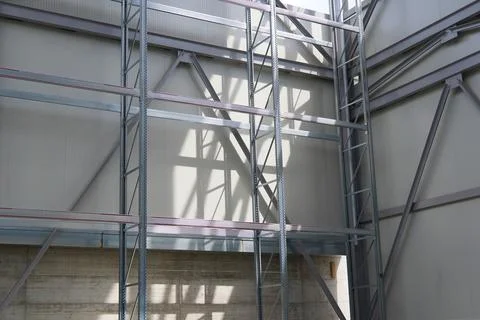 Modern frame structure and empty shelving system. 스톡 사진
