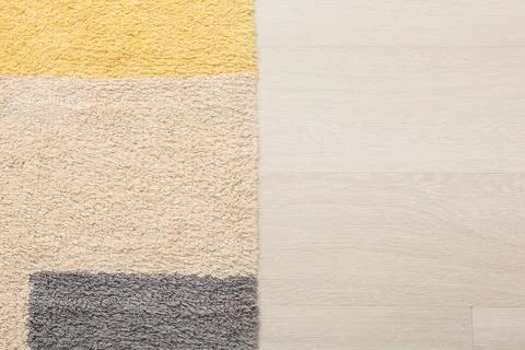 Modern geometric patterned area rug on light wood flooring, home interior des Stock Photos