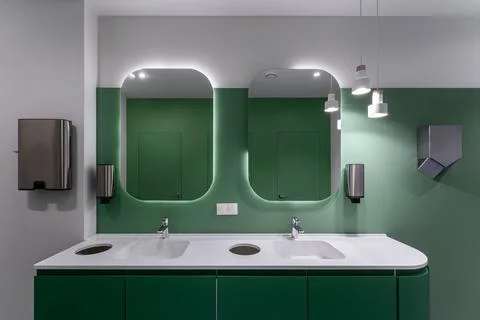 Modern green bathroom with non-functioning LED backlight Foto stock
