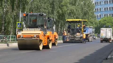 Modern heavy asphalt roller that stack and press hot asphalt. Stock Footage 111142040