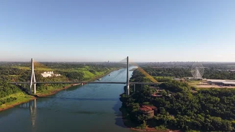 Modern Integration Bridge connecting Brazil and Paraguay over the Parana Rive 库存影片 339096742