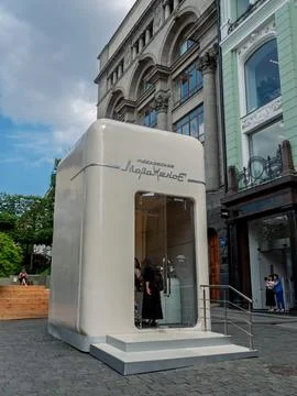 Modern Interactive Public Refrigerator Installation in Urban Environment Fotos de archivo