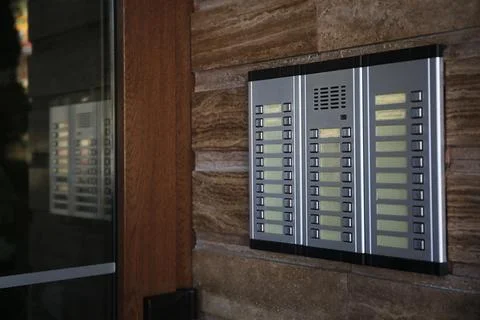 Modern intercom system on stone wall, space for text. House security Foto stock