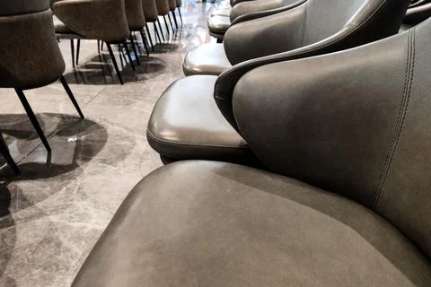 Modern Interior Design Featuring Stylish Leather Chairs in a Contemporary S.. 스톡 사진