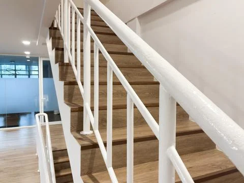 Modern interior view of a staircase featuring wooden steps Foto stock