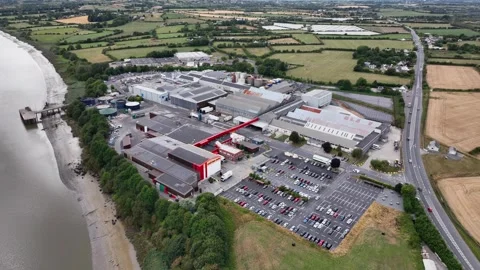 Modern Irish meat processing plant Grannagh Co Kilkenny next to The River Suir Vidéo 345010289