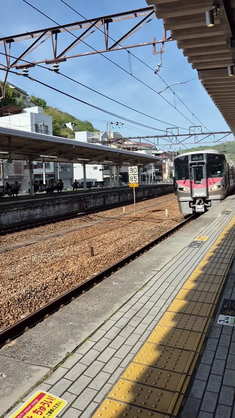 A modern JR West Urara train 库存影片 338314537